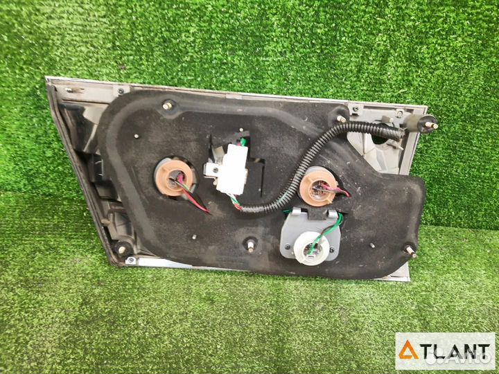 Вставка багажника задняя правая toyota crown