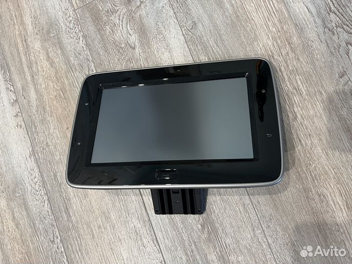 Монитор для задних пассажиров mercedes