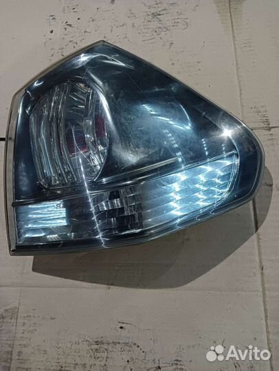 Фонарь задний правый Toyota lexus