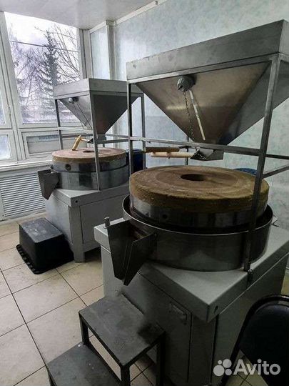 Мельницы для муки и урбеча с каменными жерновами