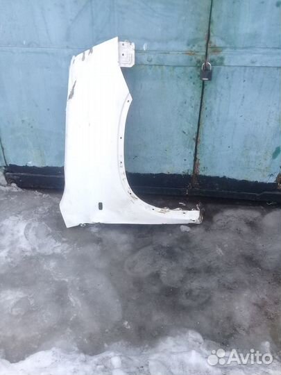 Крыло правое на nissan x-trail