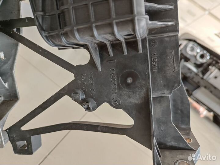 Панель телевизора в сборе Mercedes W213