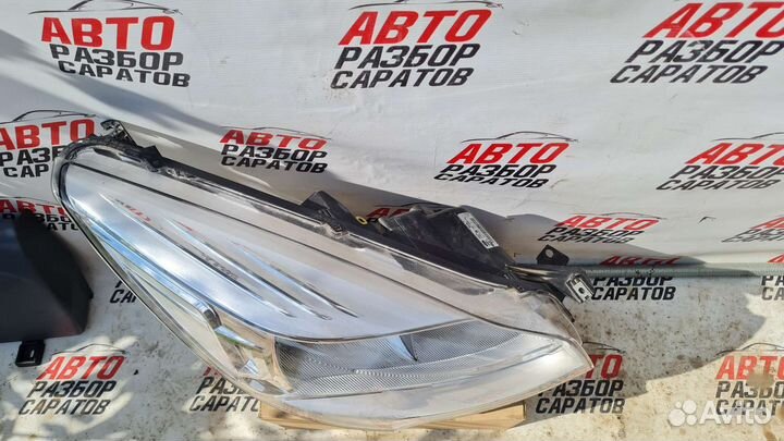 Фара правая Ford Kuga 2 галоген оригинал