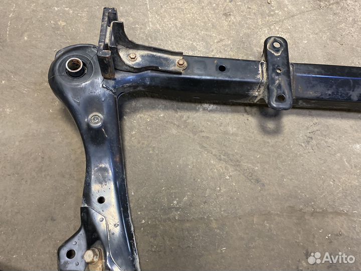 Подрамник передний Toyota Camry 50