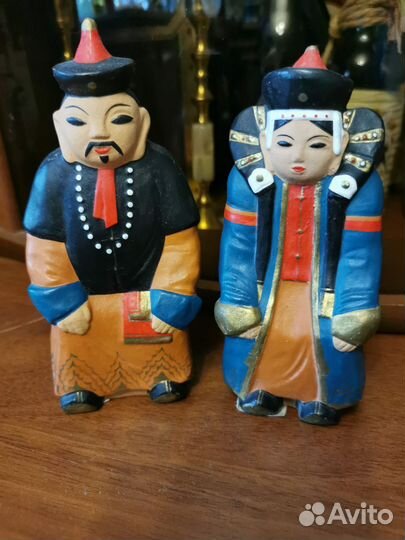 Декоративные фигурки пара Монголов, глина