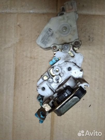 Замок передний правый Ниссан Альмера