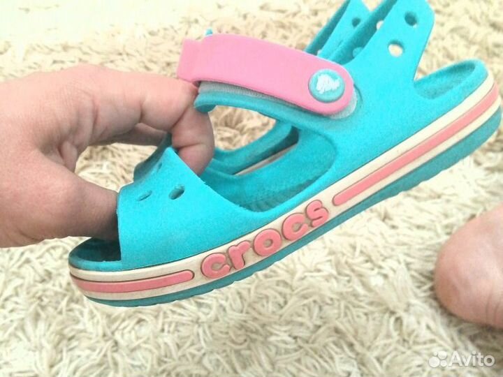 Босоножки для девочки Crocs