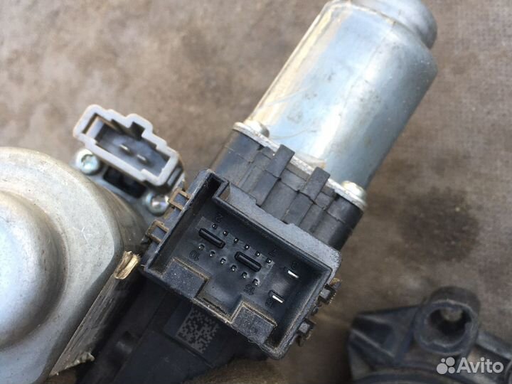 Моторчик стеклоподъемника Volkswagen Polo