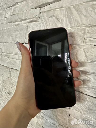 Телефон iPhone 11