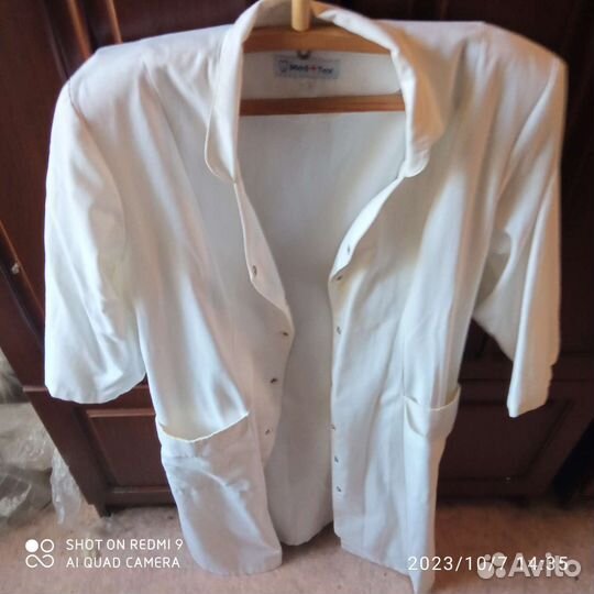 Белый медицинский халат женский