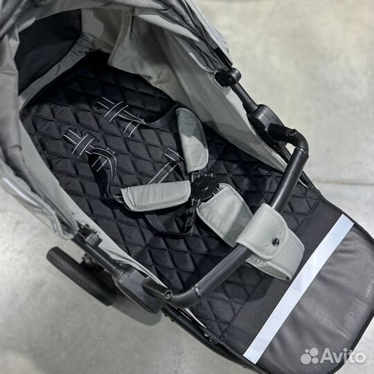 Коляска новая