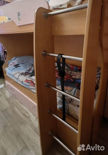 Двухъярусная кровать