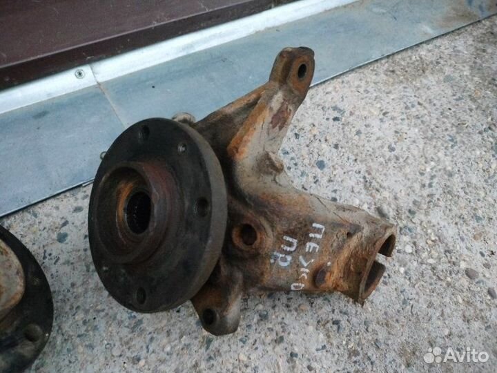 Кулак поворотный передний левый Peugeot Partner