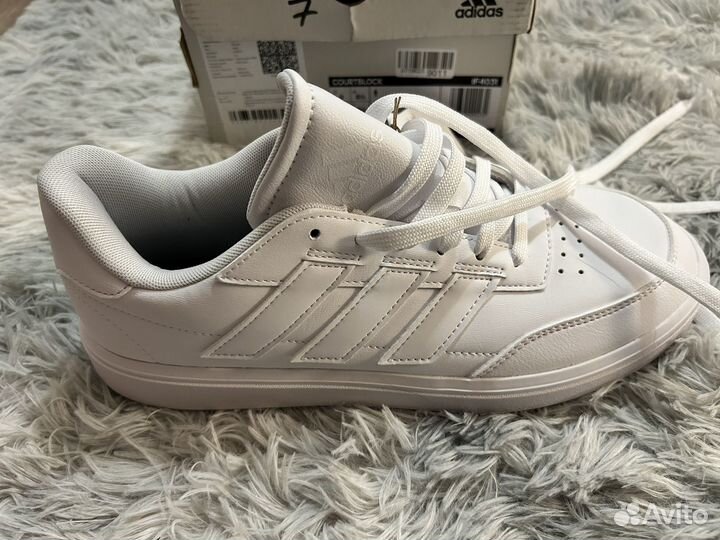 Оригинальные кроссовки adidas