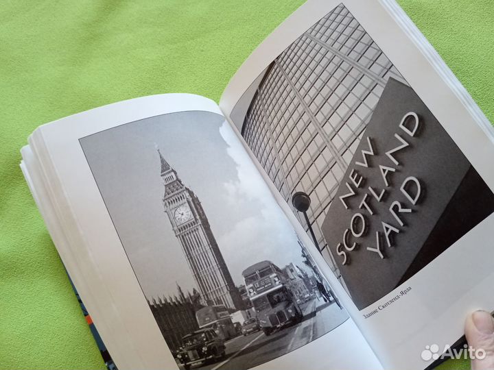 С автографом Полоний в Лондоне Ж Медведев