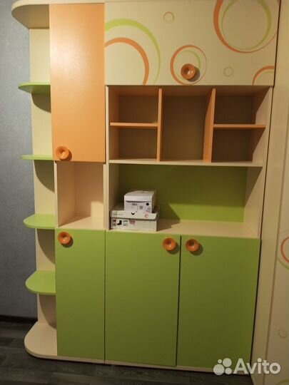 Угловой шкаф + стол, в детскую