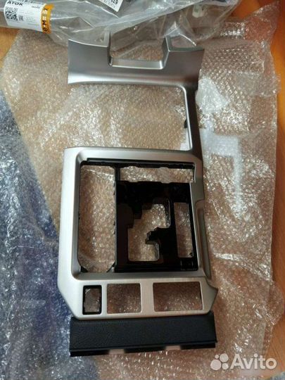 Накладка консоли Toyota Land Cruiser 200