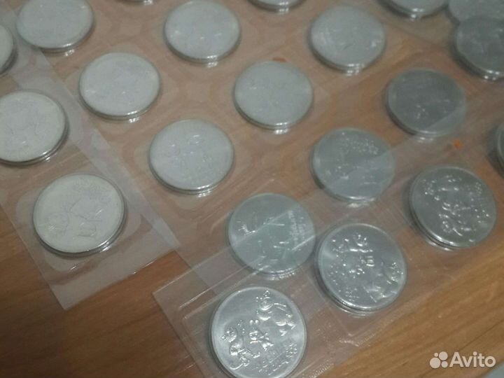 Монеты юбилейные разным номиналом