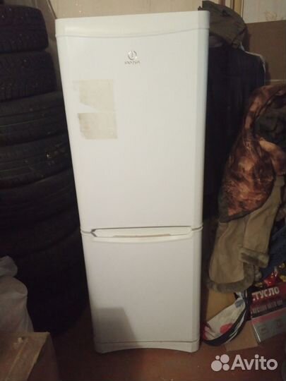 Холодильник indesit