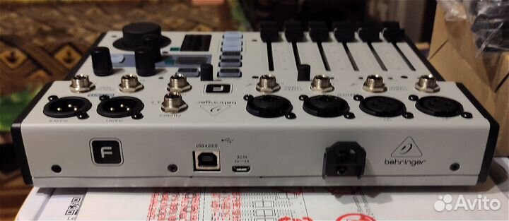 Цифровой пульт Behringer flow 8, оригинал