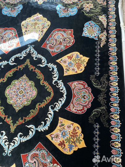 Иранский шелковый ковер