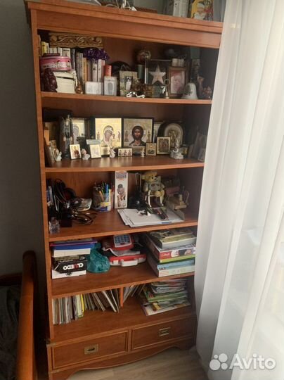 Книжный шкаф из массива