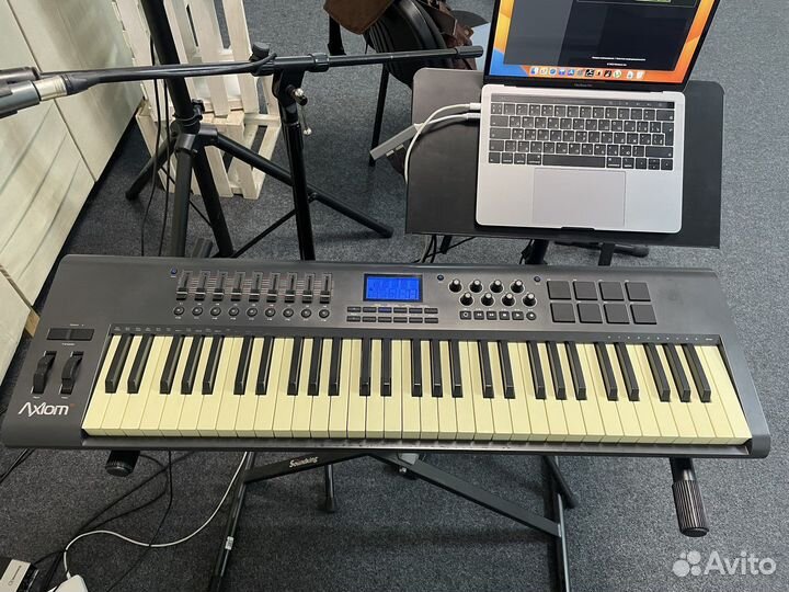 Миди клавиатура M Audio Axiom 61