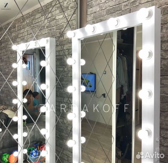 Гримерное зеркало с подсветкой