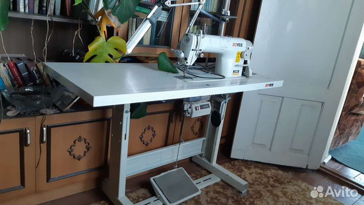 Швейная машинка профессиональная