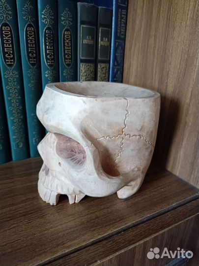 Череп из массива бука