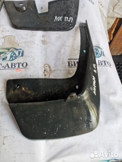 Брызговик Renault Logan I (2004—2009)