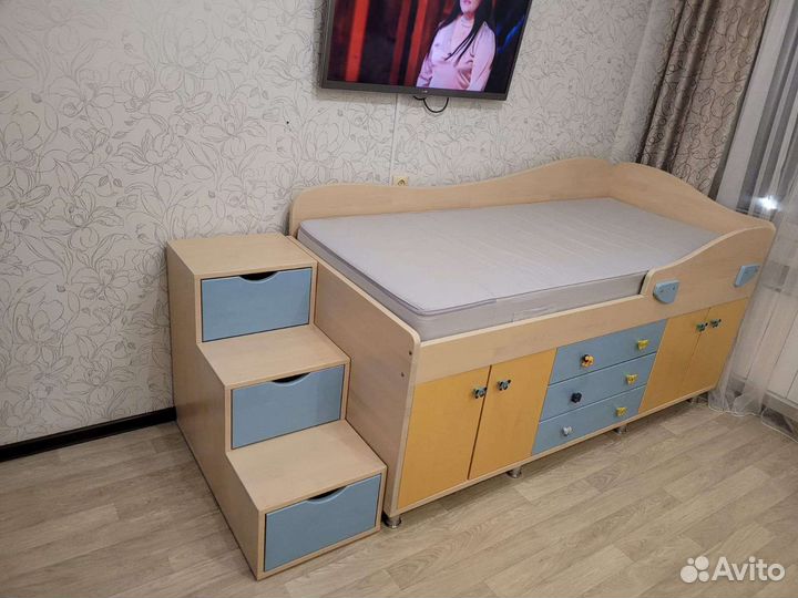 Детская кровать-чердак (кровать-комод) матрасом