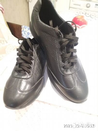 Кроссовки мужские 42 размер новые