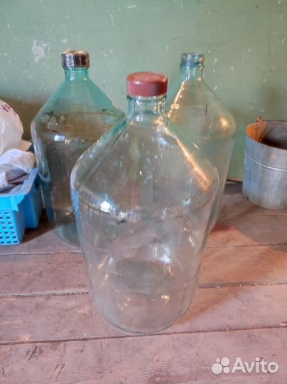 Бак из нержавейки, бутыли для вина