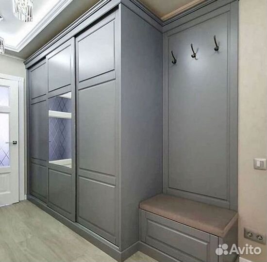 Зеркальный шкаф