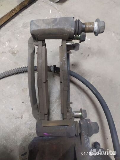 Суппорт передний левый Митсубиси галант 8