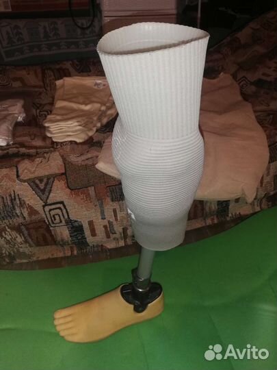 Протез левой ноги (голень)