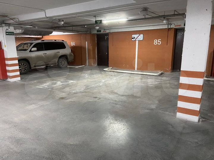 Машиноместо, > 30 м²