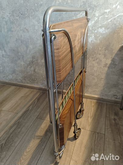 Столик раскладной на колесиках