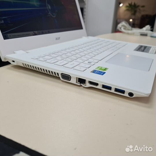 Красивый Acer 15,6