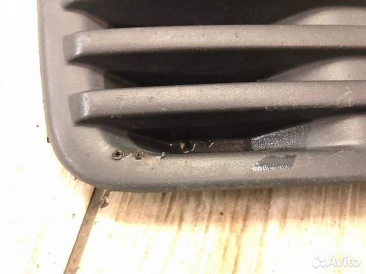 Накладка противотуманной фары передняя правая Ford