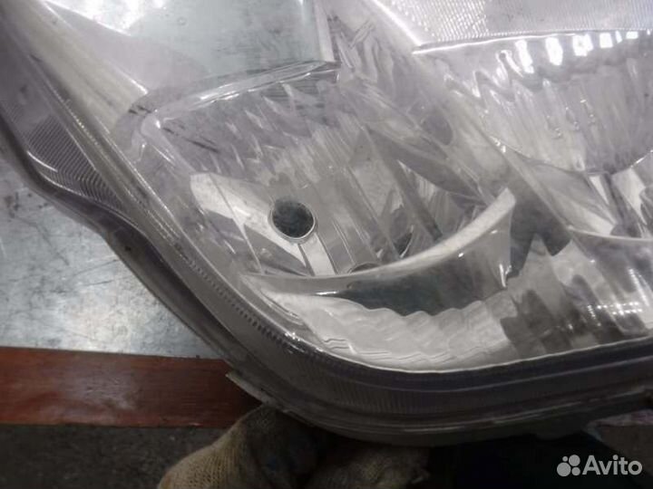 Фара передняя правая Toyota Corolla 124 правый
