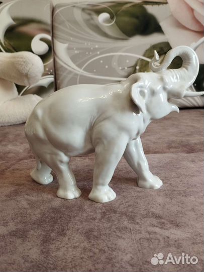 Фарфоровая статуэтка Слон белый фарфор лфз