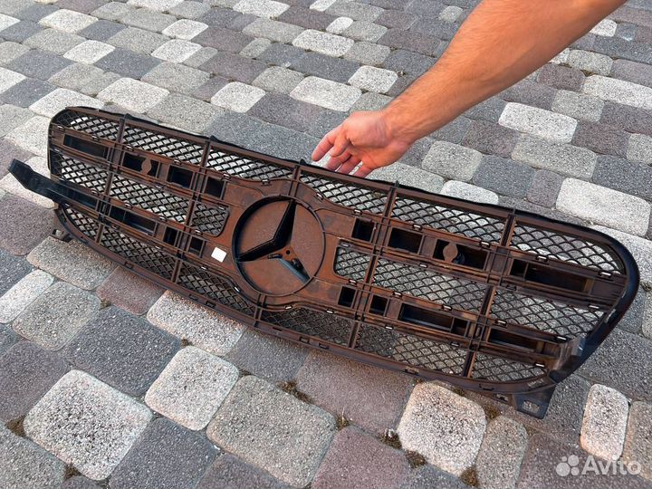 Решетка радиатора Mercedes gla x156