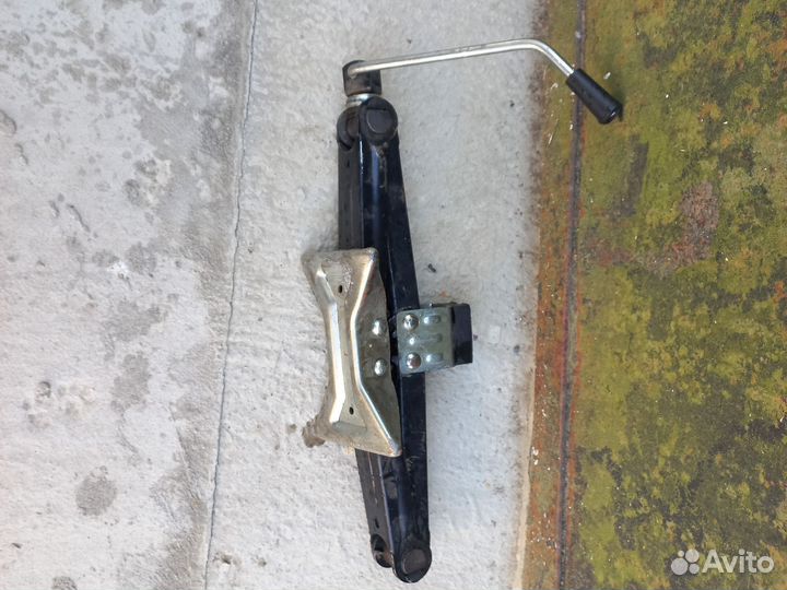 Домкрат винтовой