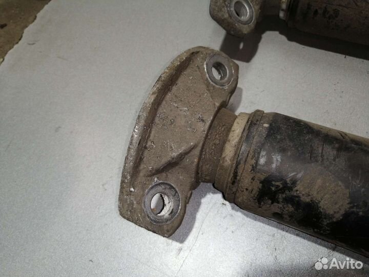 Задняя стойка амортизатор Шевроле Круз