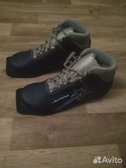 Лыжи с палками и ботинками 38