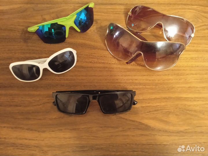 Тёмные солнечные очки