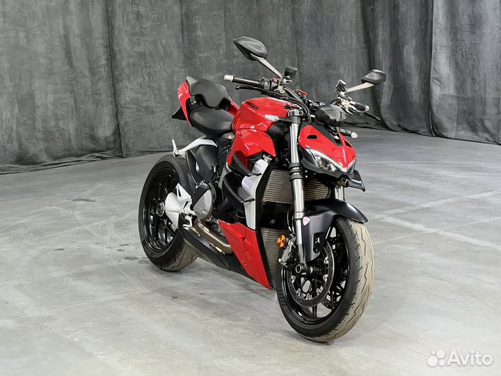 Ducati Streetfighter v2