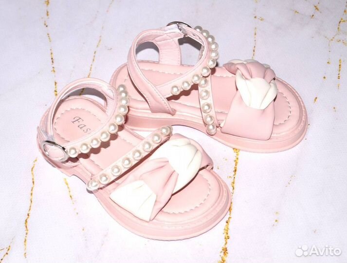 Новые босоножки для девочки